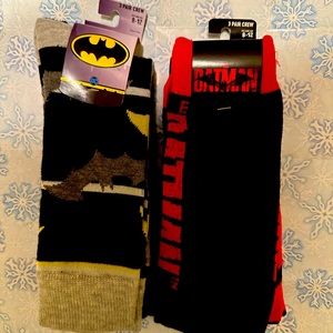 63. 6 pairs crew socks Batman Ages 14+.